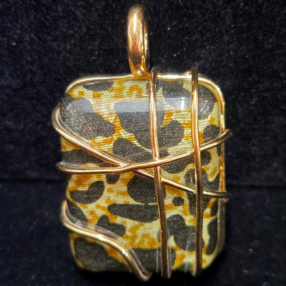 RMN NWOT WIRE PENDANT